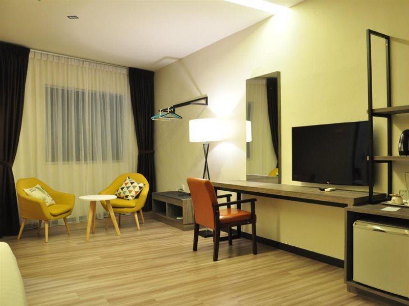Frazel Inn Hotel Парит Бунтар Екстериор снимка