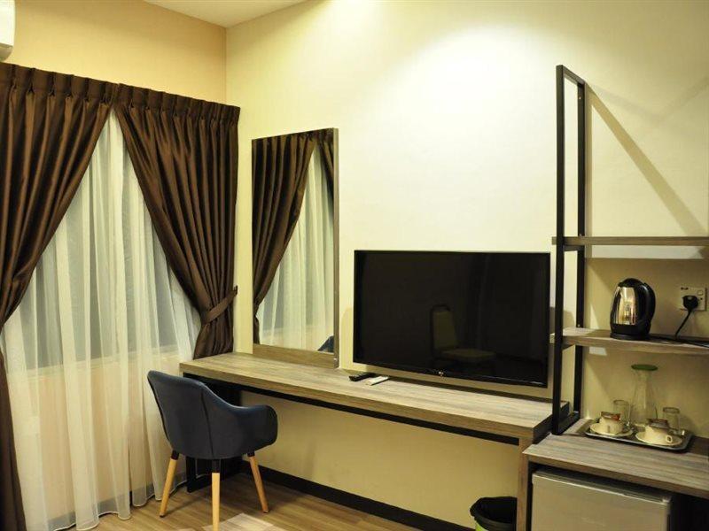 Frazel Inn Hotel Парит Бунтар Екстериор снимка