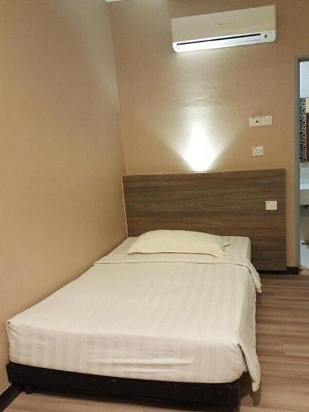 Frazel Inn Hotel Парит Бунтар Екстериор снимка