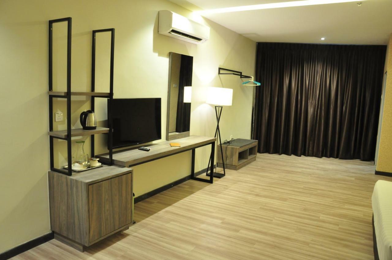 Frazel Inn Hotel Парит Бунтар Екстериор снимка