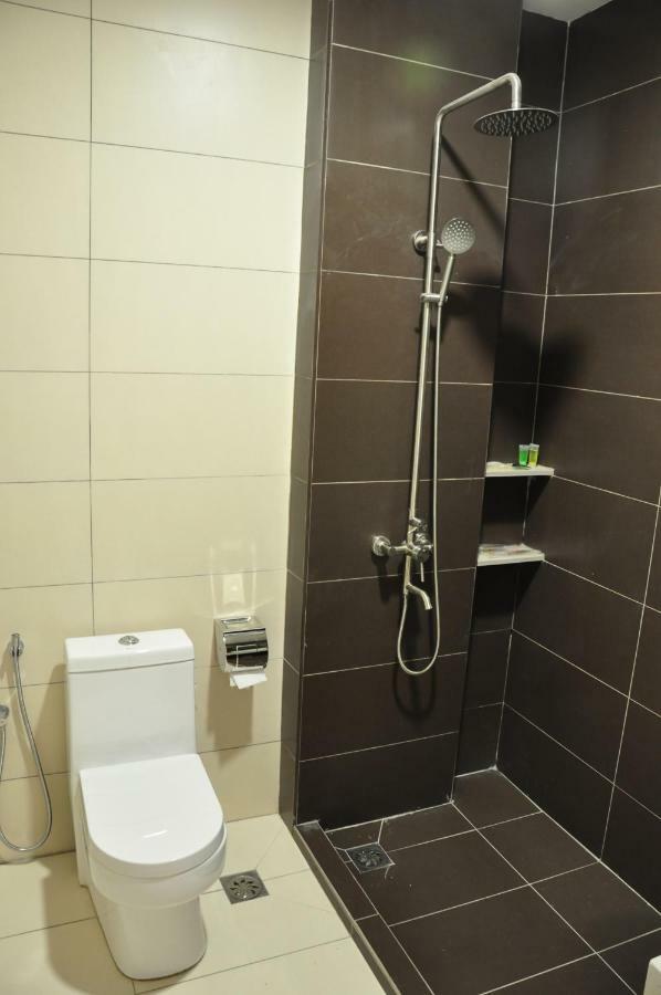 Frazel Inn Hotel Парит Бунтар Екстериор снимка