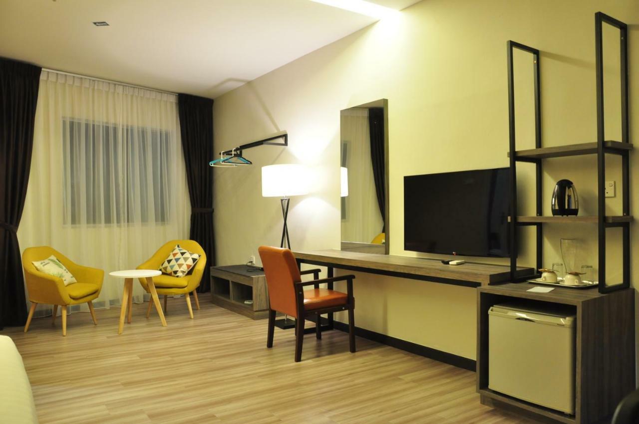 Frazel Inn Hotel Парит Бунтар Екстериор снимка
