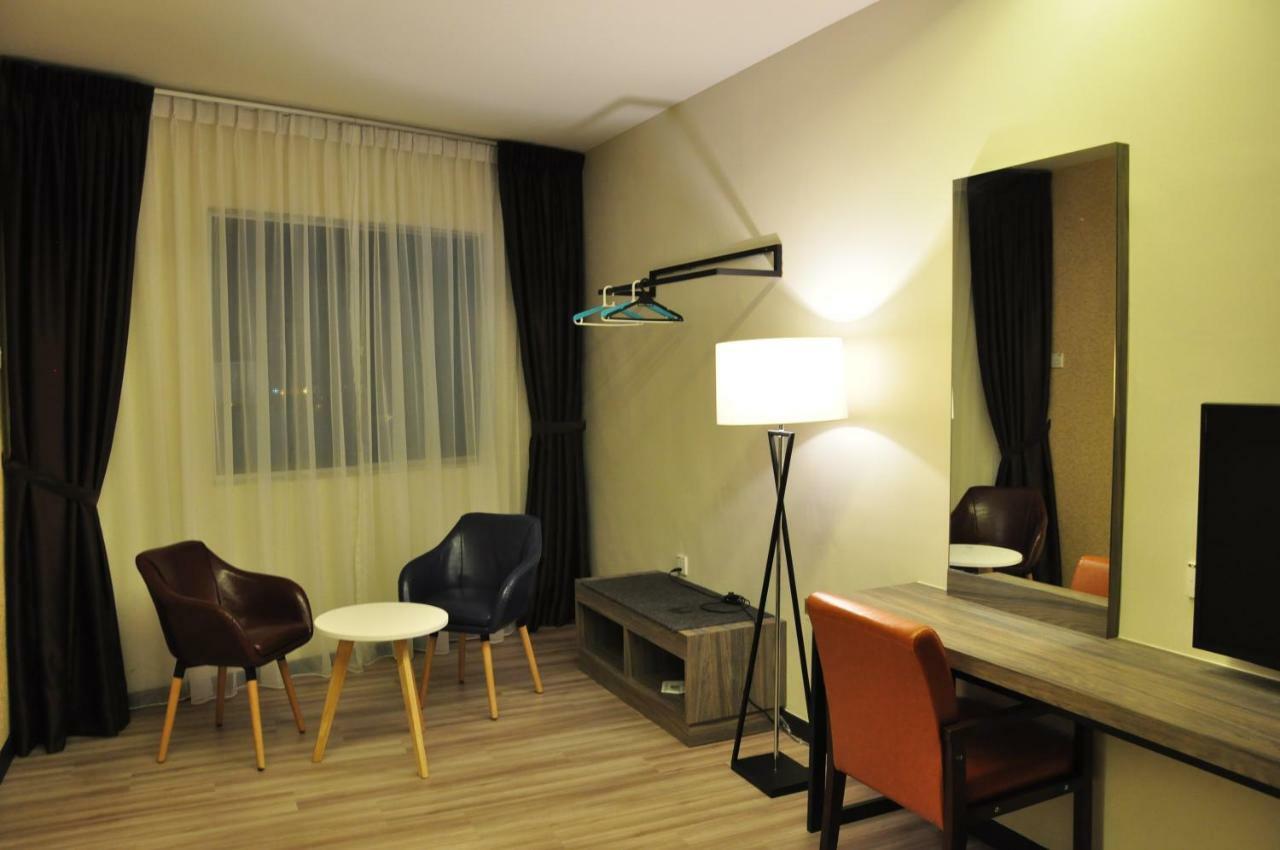 Frazel Inn Hotel Парит Бунтар Екстериор снимка