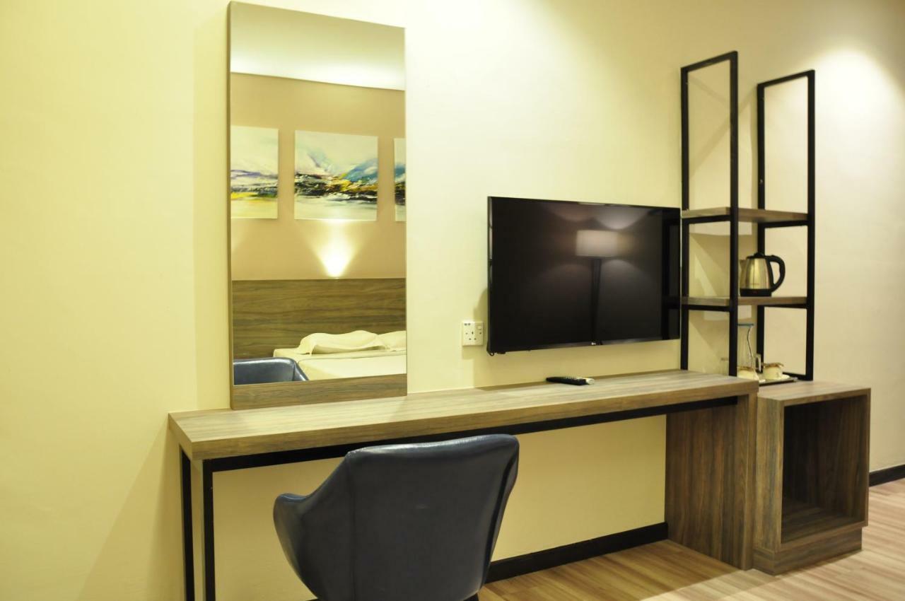 Frazel Inn Hotel Парит Бунтар Екстериор снимка