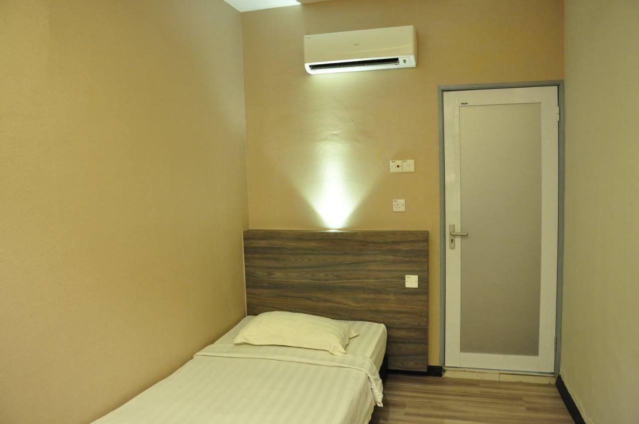 Frazel Inn Hotel Парит Бунтар Екстериор снимка