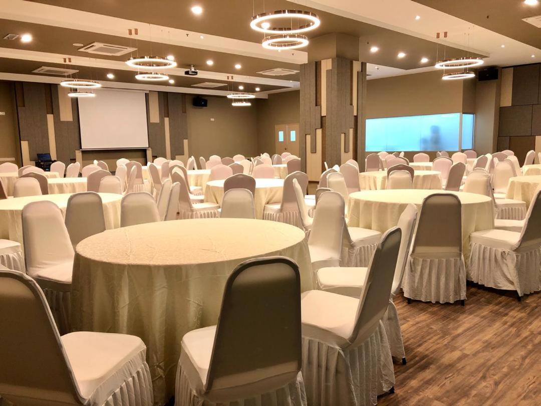 Frazel Inn Hotel Парит Бунтар Екстериор снимка