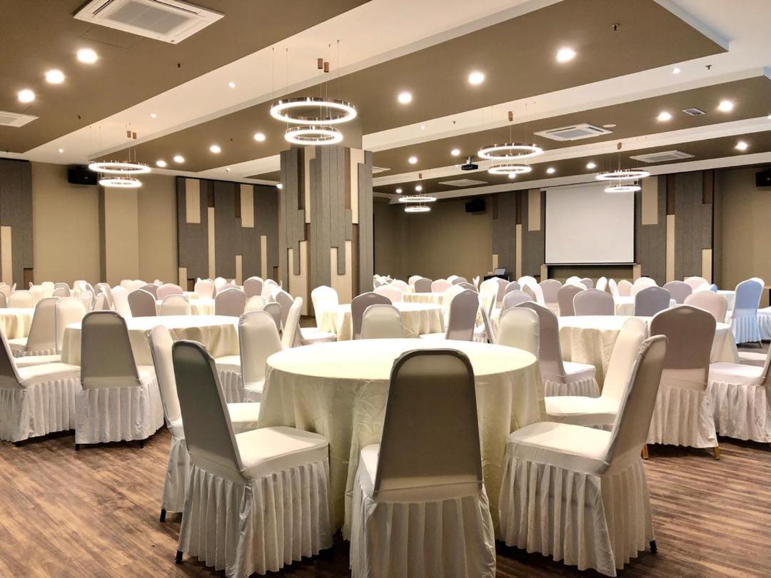 Frazel Inn Hotel Парит Бунтар Екстериор снимка