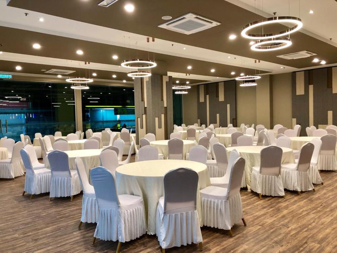 Frazel Inn Hotel Парит Бунтар Екстериор снимка